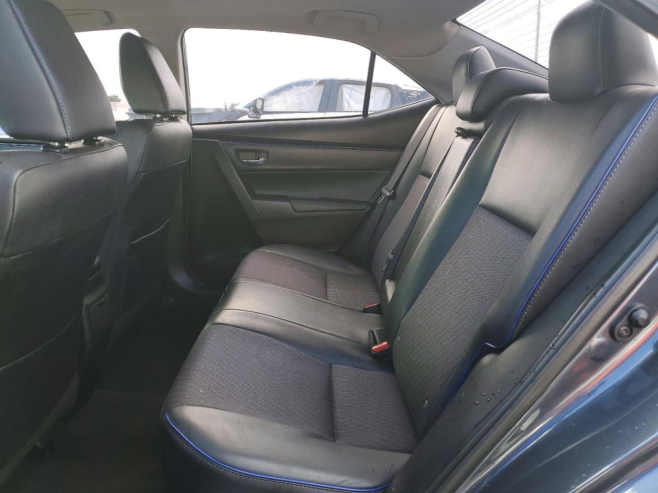 2017 TOYOTA COROLLA L photo 10