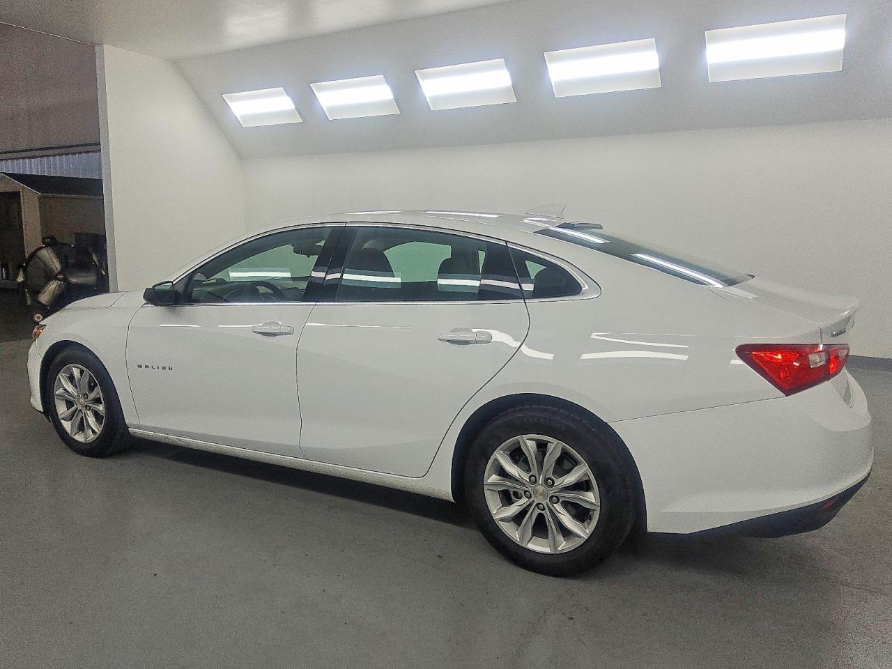2023 CHEVROLET MALIBU LT photo 2