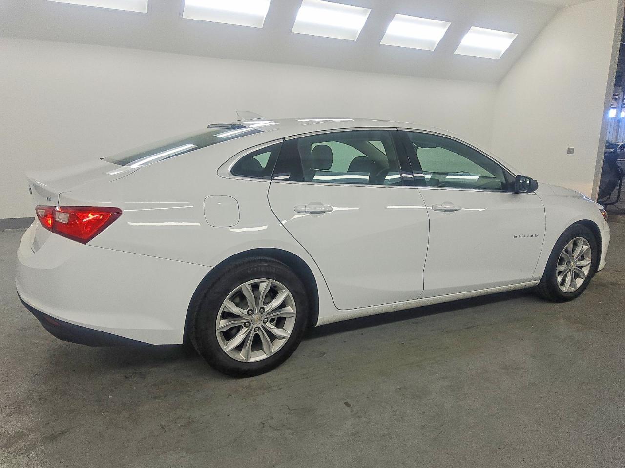 2023 CHEVROLET MALIBU LT photo 3