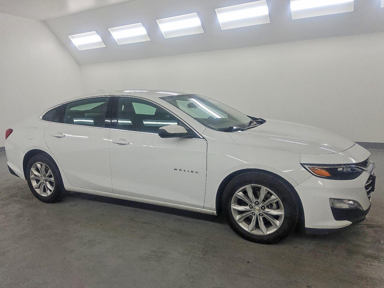 2023 CHEVROLET MALIBU LT photo 4