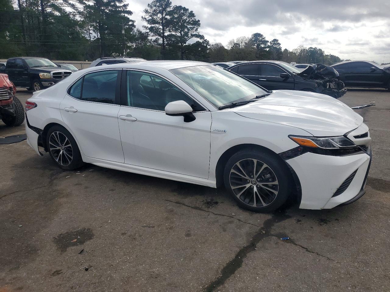 2020 TOYOTA CAMRY SE photo 4