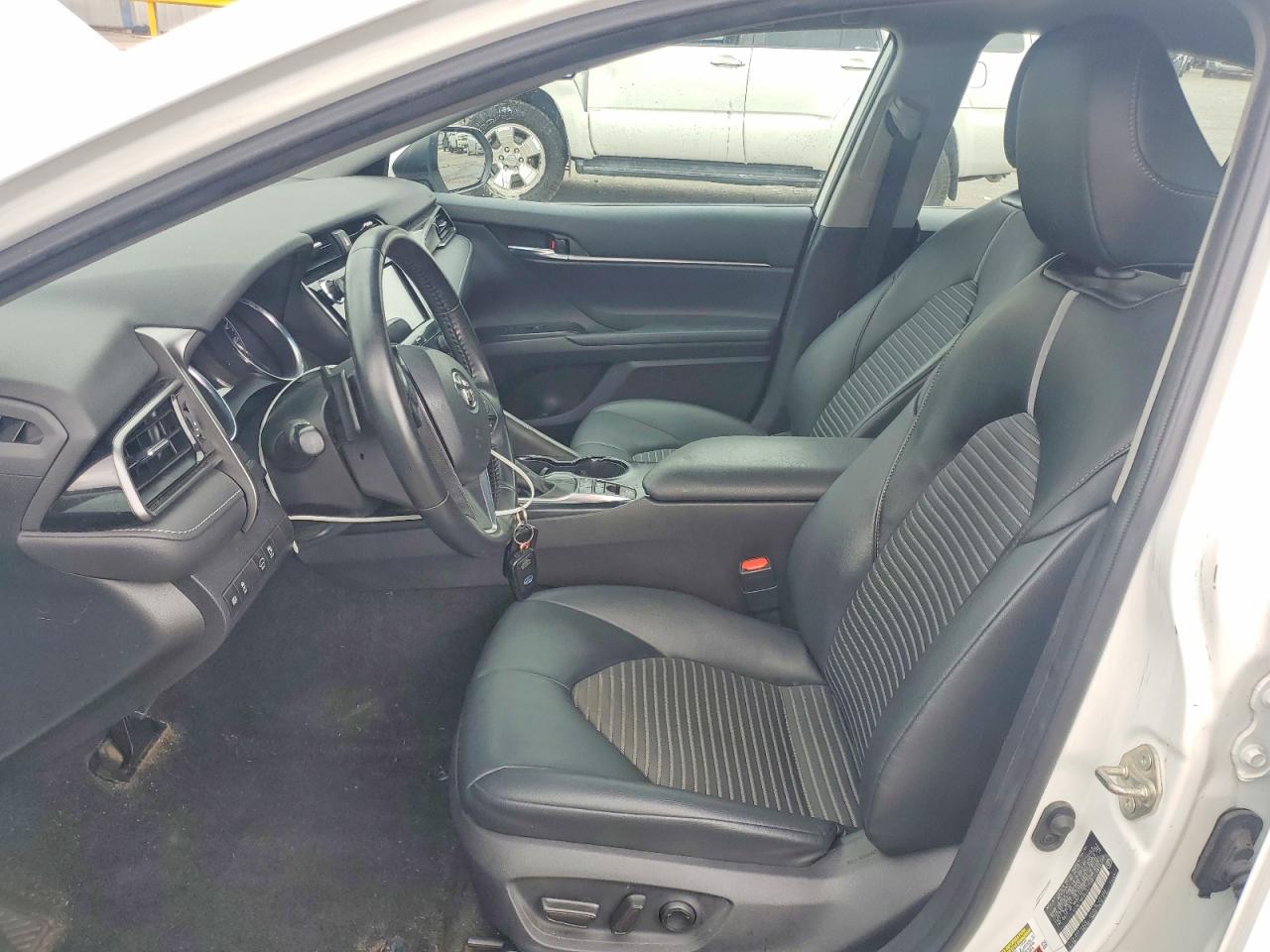 2020 TOYOTA CAMRY SE photo 7