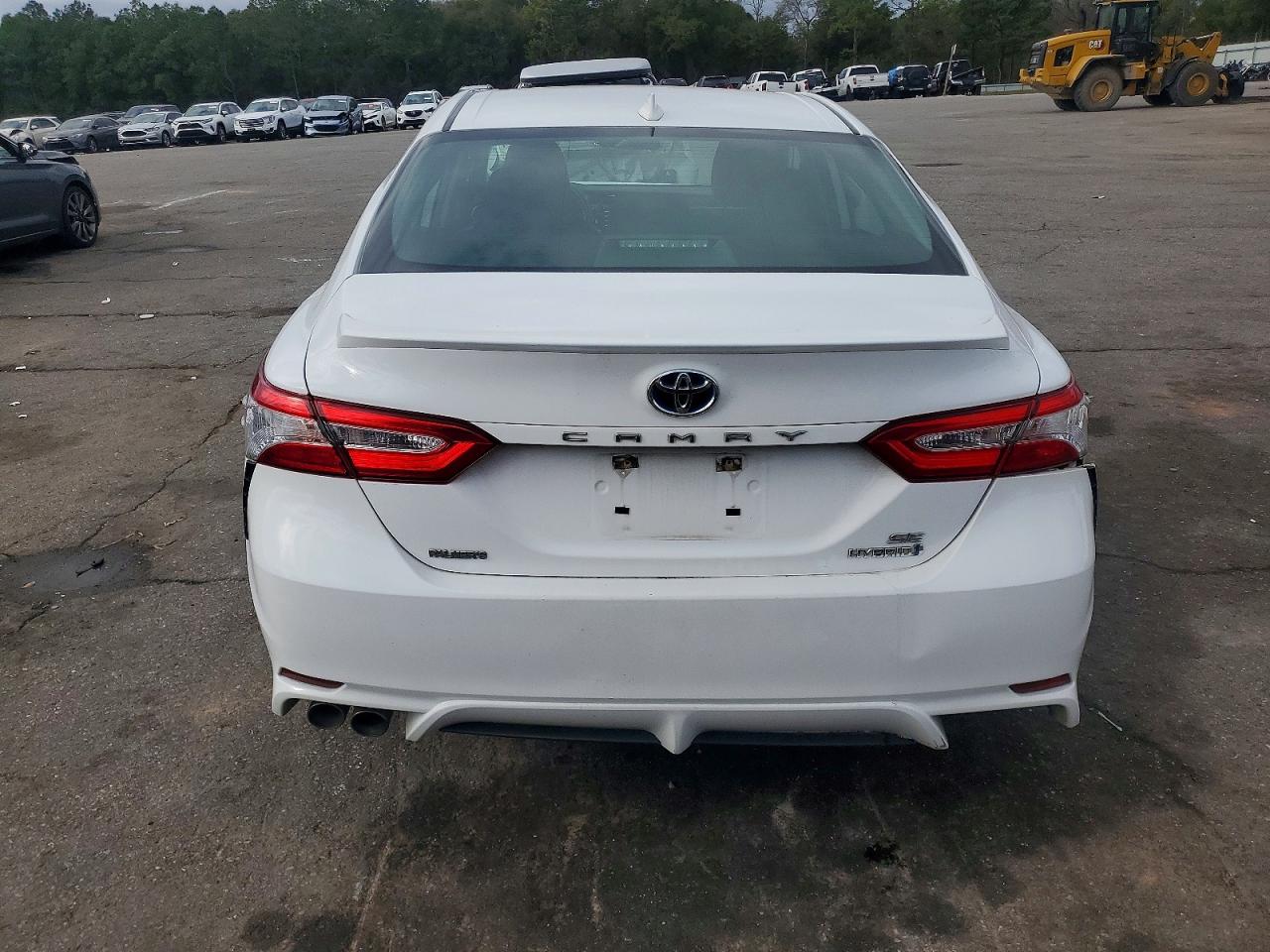 2020 TOYOTA CAMRY SE photo 6