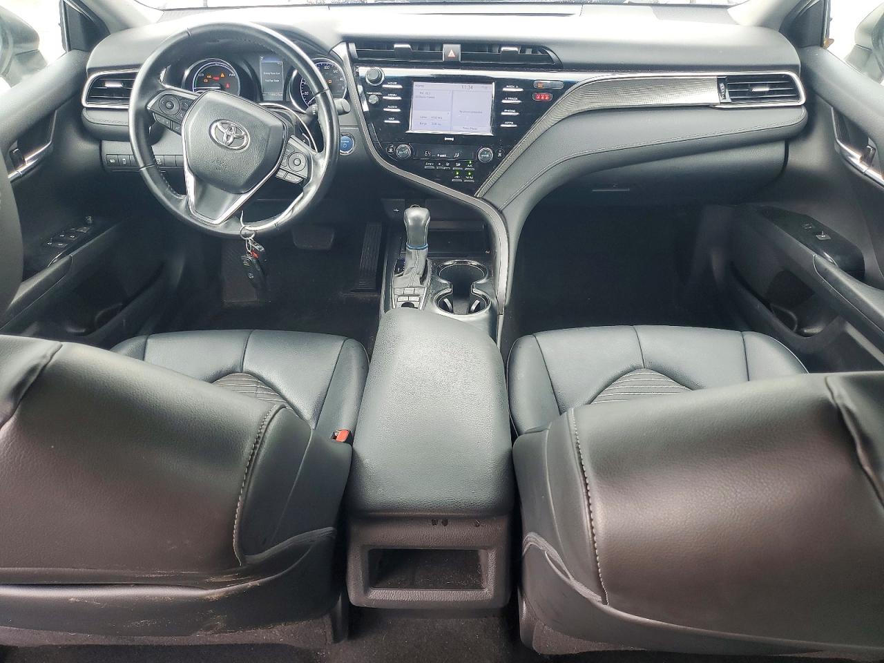 2020 TOYOTA CAMRY SE photo 8