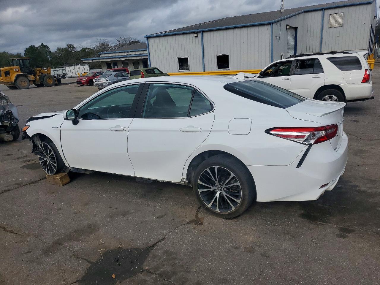 2020 TOYOTA CAMRY SE photo 2