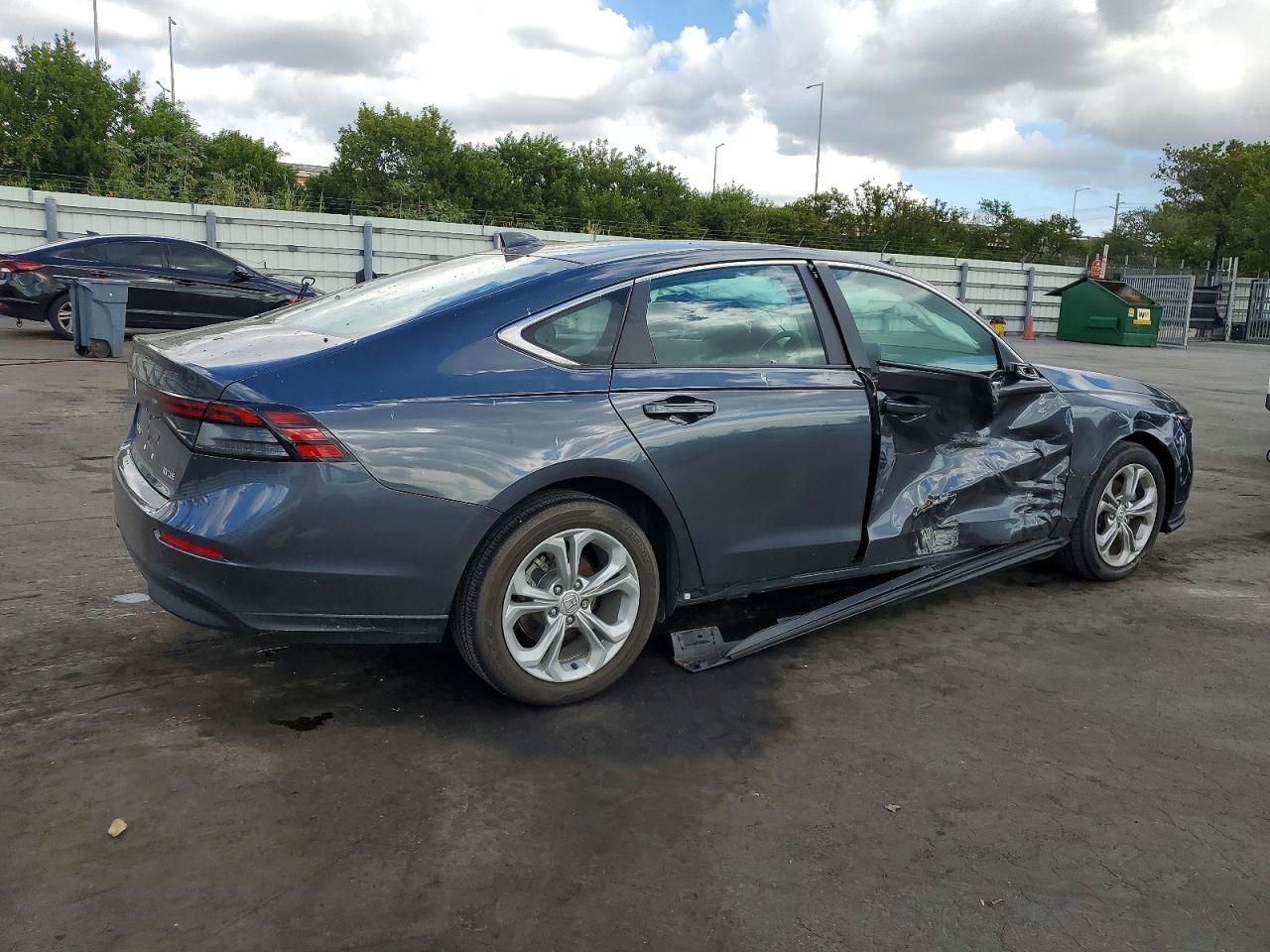 2024 HONDA ACCORD LX photo 3