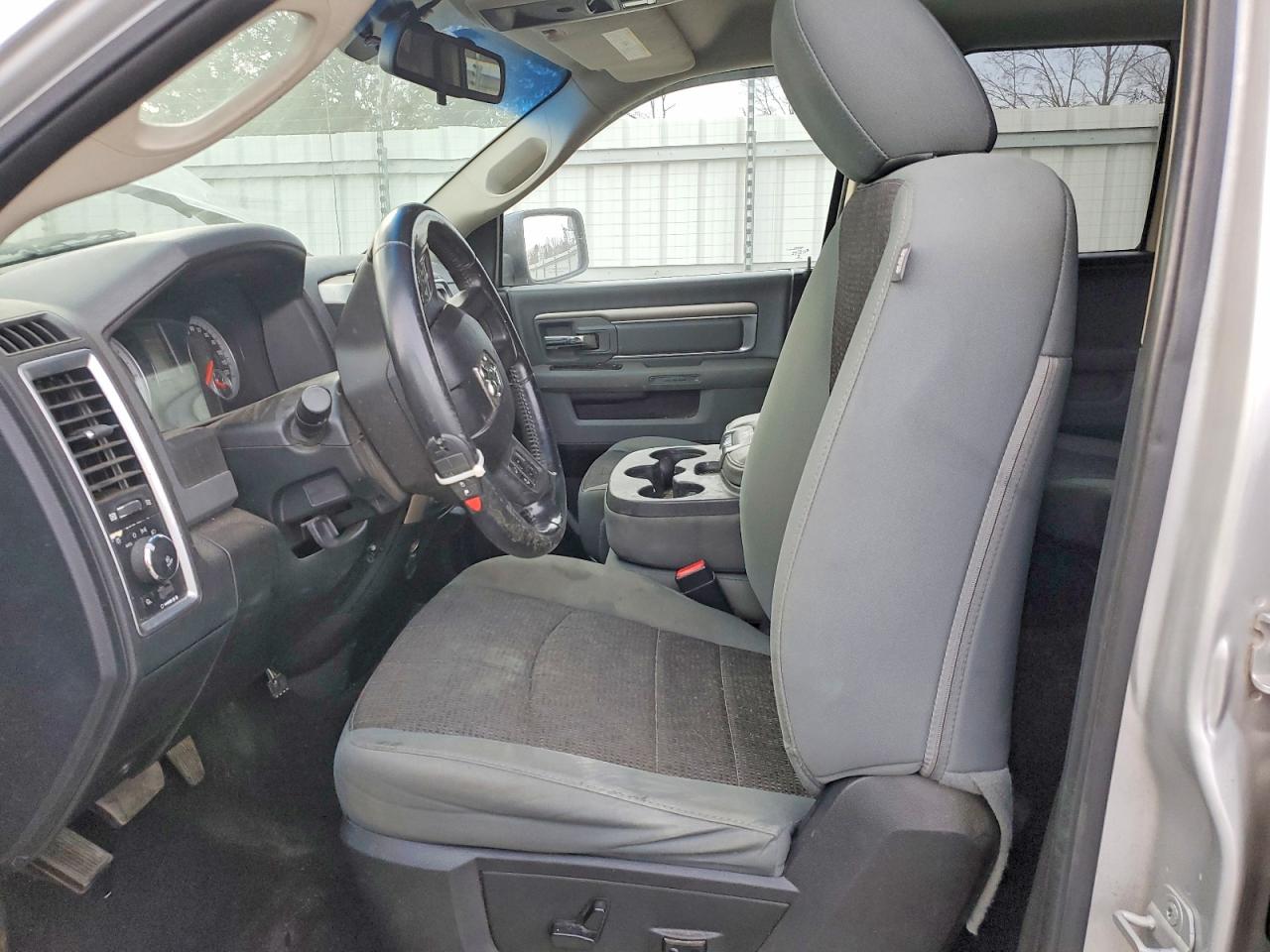 2014 RAM 1500 SLT photo 13