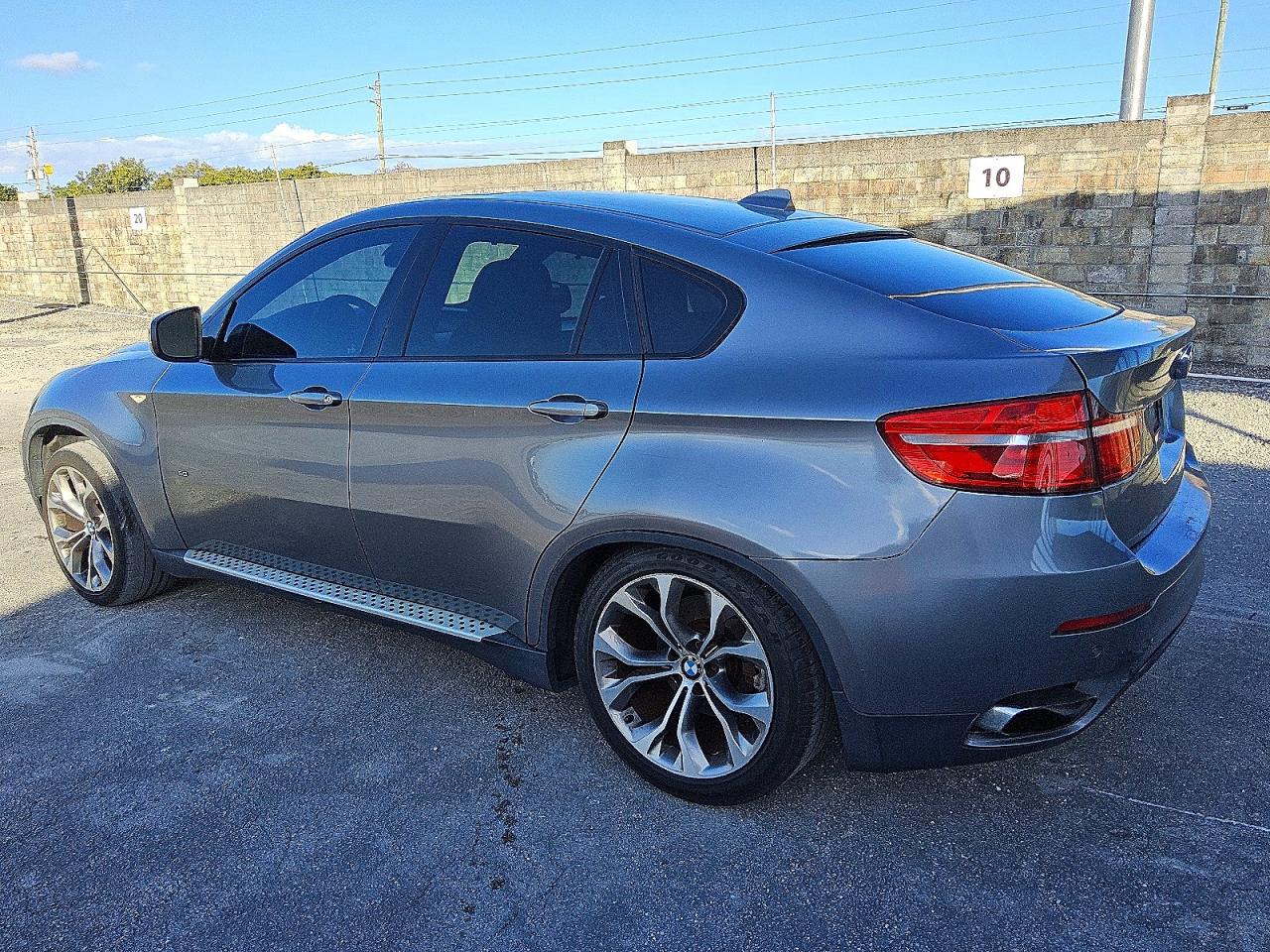 2014 BMW X6 XDRIVE50I photo 2