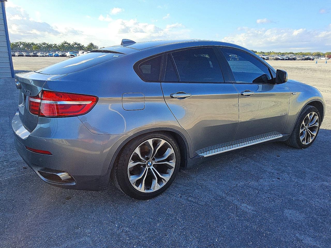 2014 BMW X6 XDRIVE50I photo 3