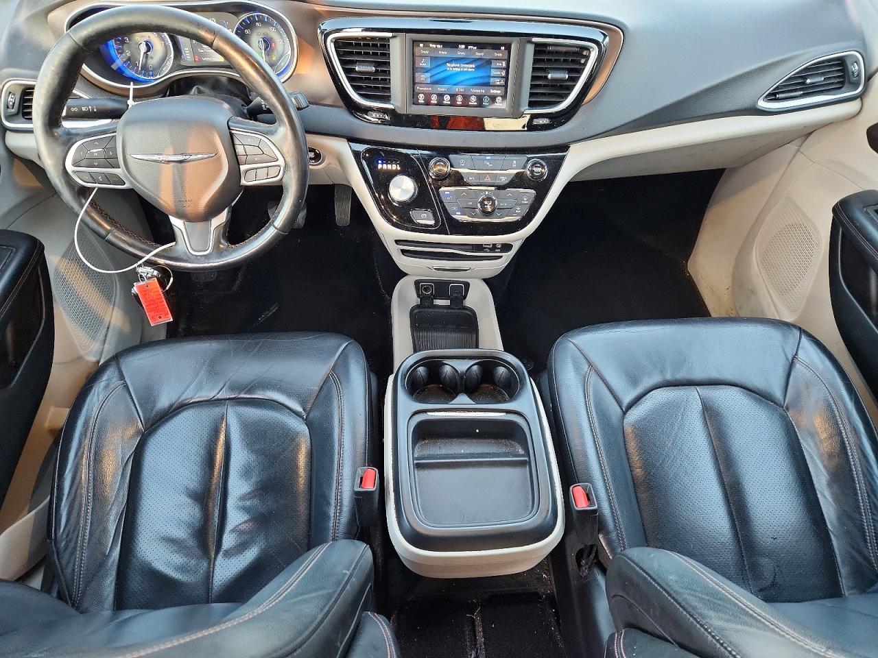 2019 CHRYSLER PACIFICA TOURING L photo 8