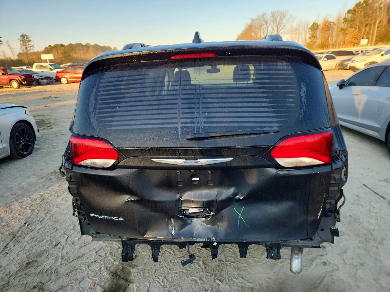 2019 CHRYSLER PACIFICA TOURING L photo 6