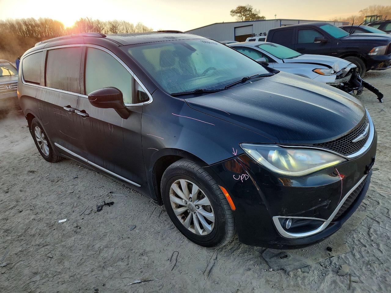 2019 CHRYSLER PACIFICA TOURING L photo 4