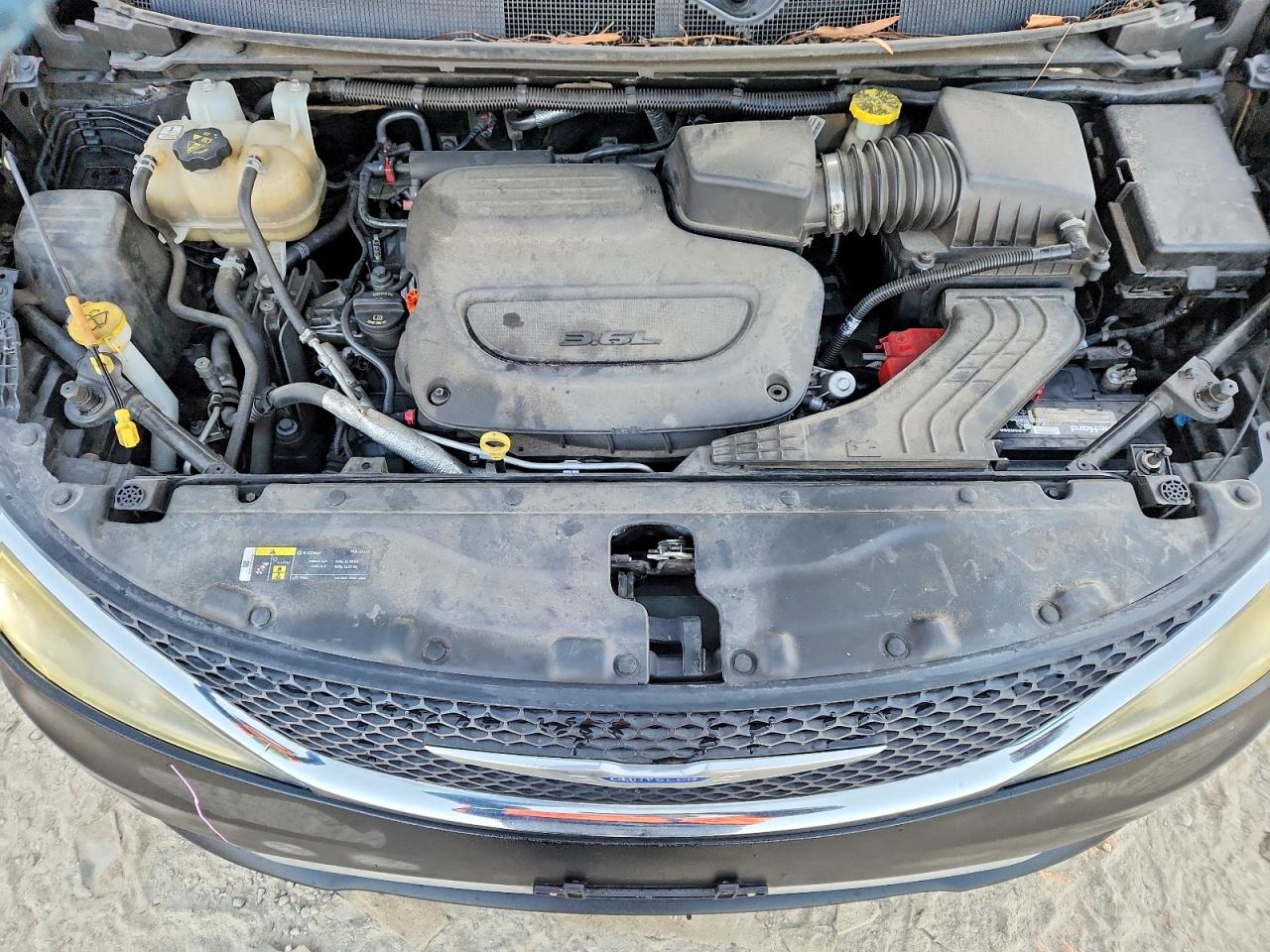 2019 CHRYSLER PACIFICA TOURING L photo 12