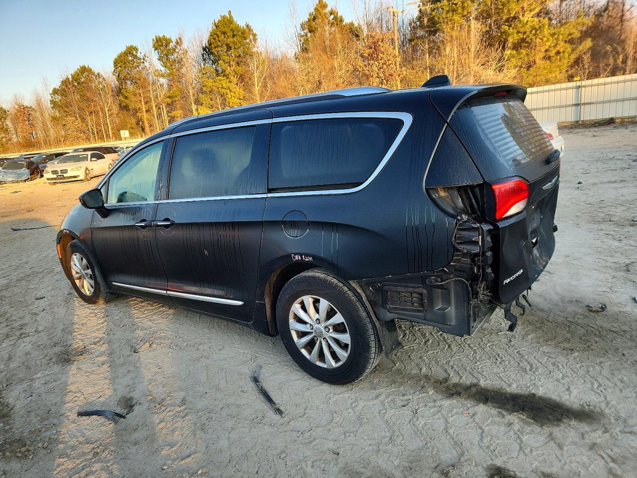 2019 CHRYSLER PACIFICA TOURING L photo 2