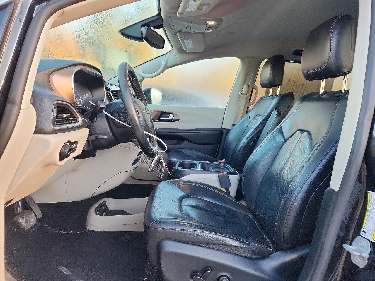 2019 CHRYSLER PACIFICA TOURING L photo 7