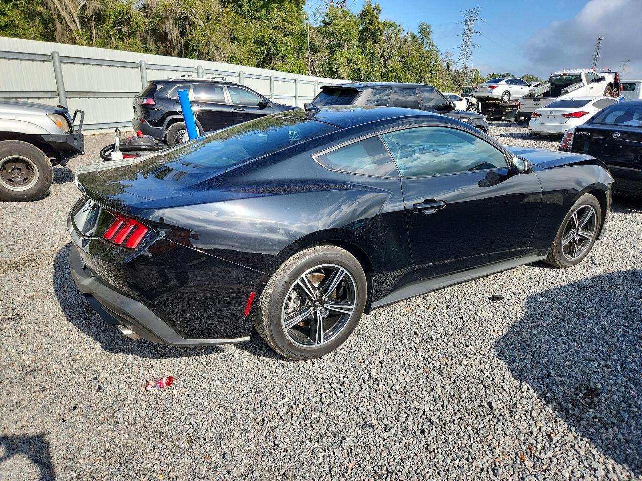 2025 FORD MUSTANG photo 3