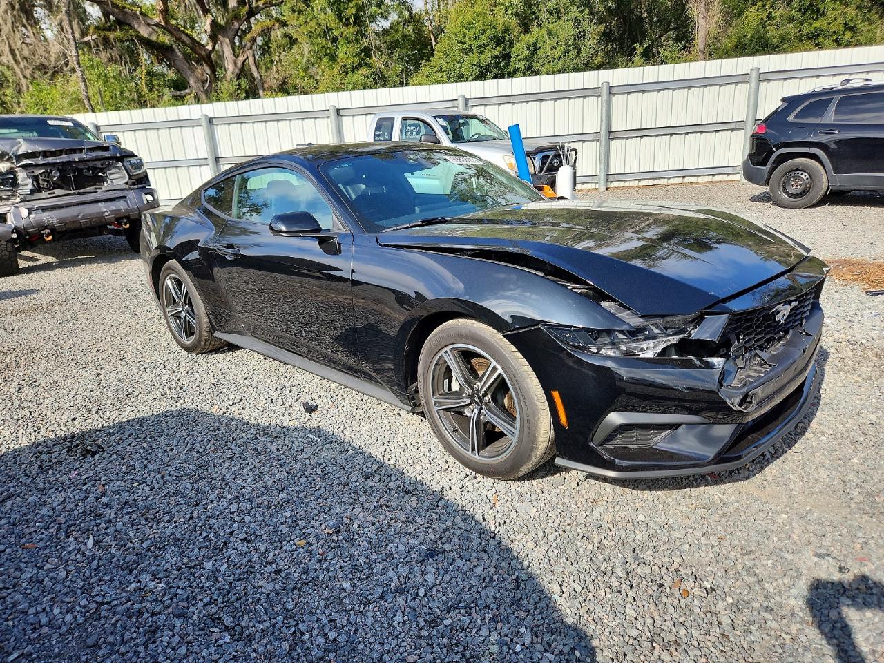 2025 FORD MUSTANG photo 4