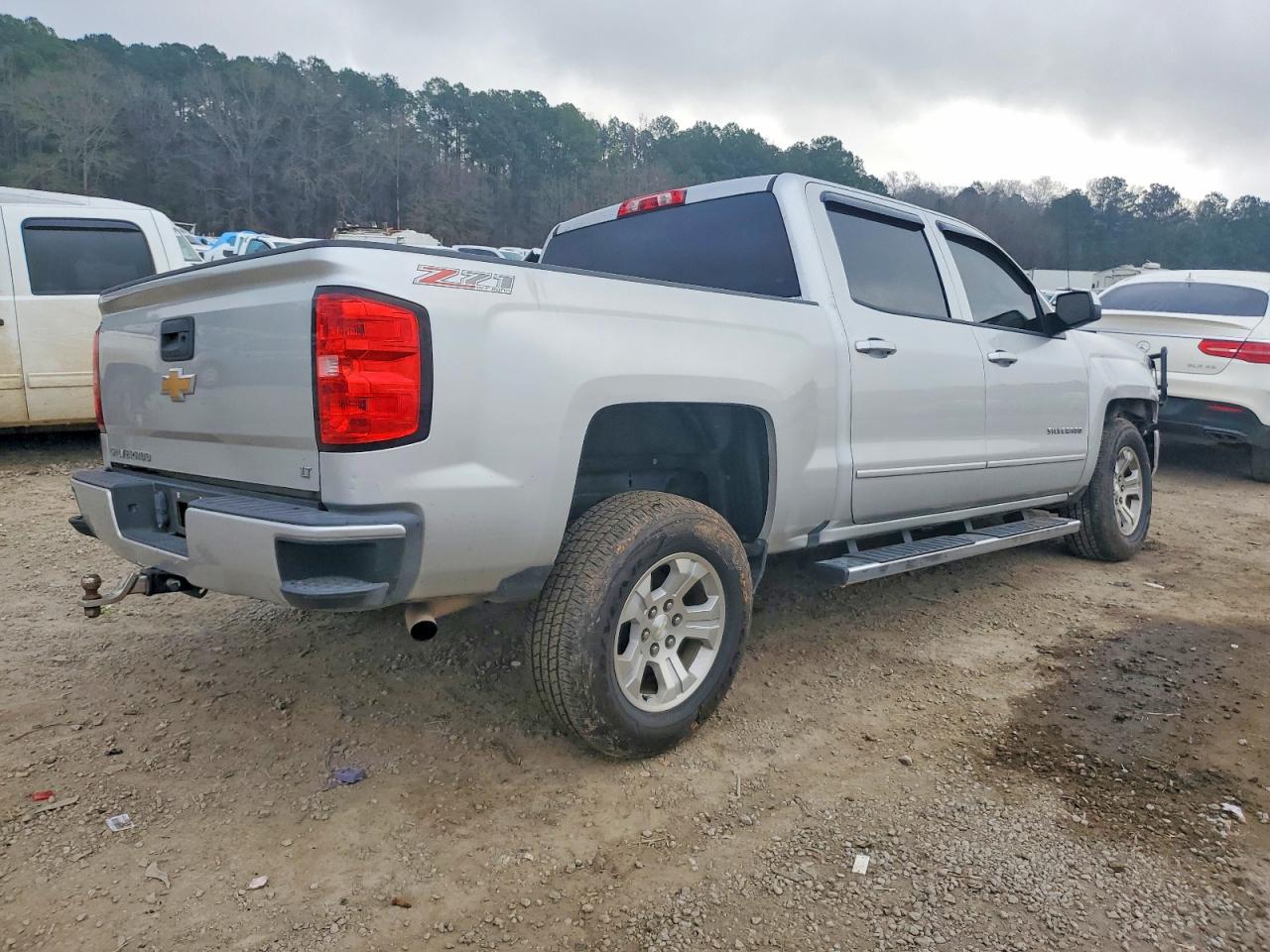 2017 CHEVROLET SILVERADO K1500 LT photo 3