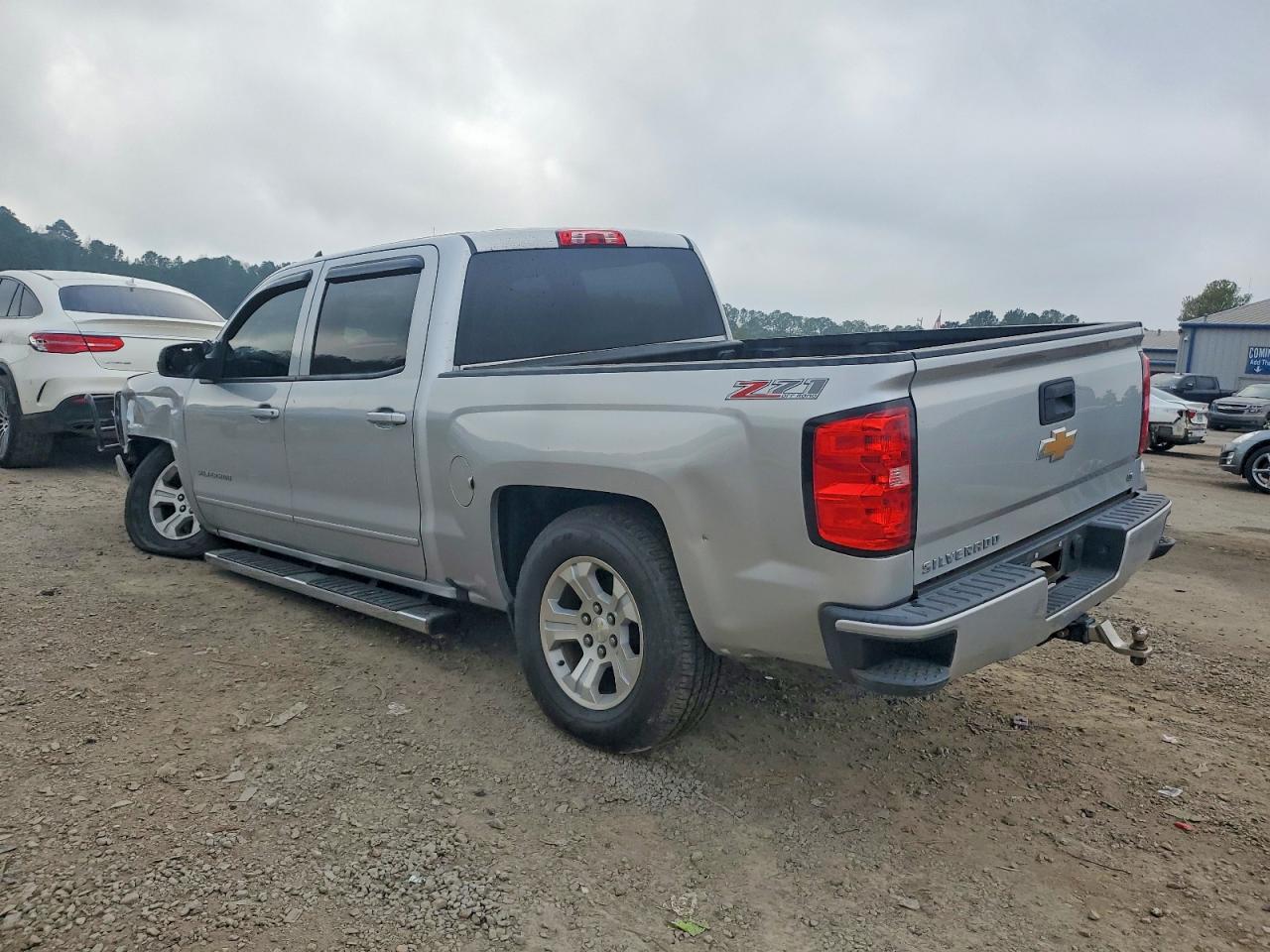 2017 CHEVROLET SILVERADO K1500 LT photo 2