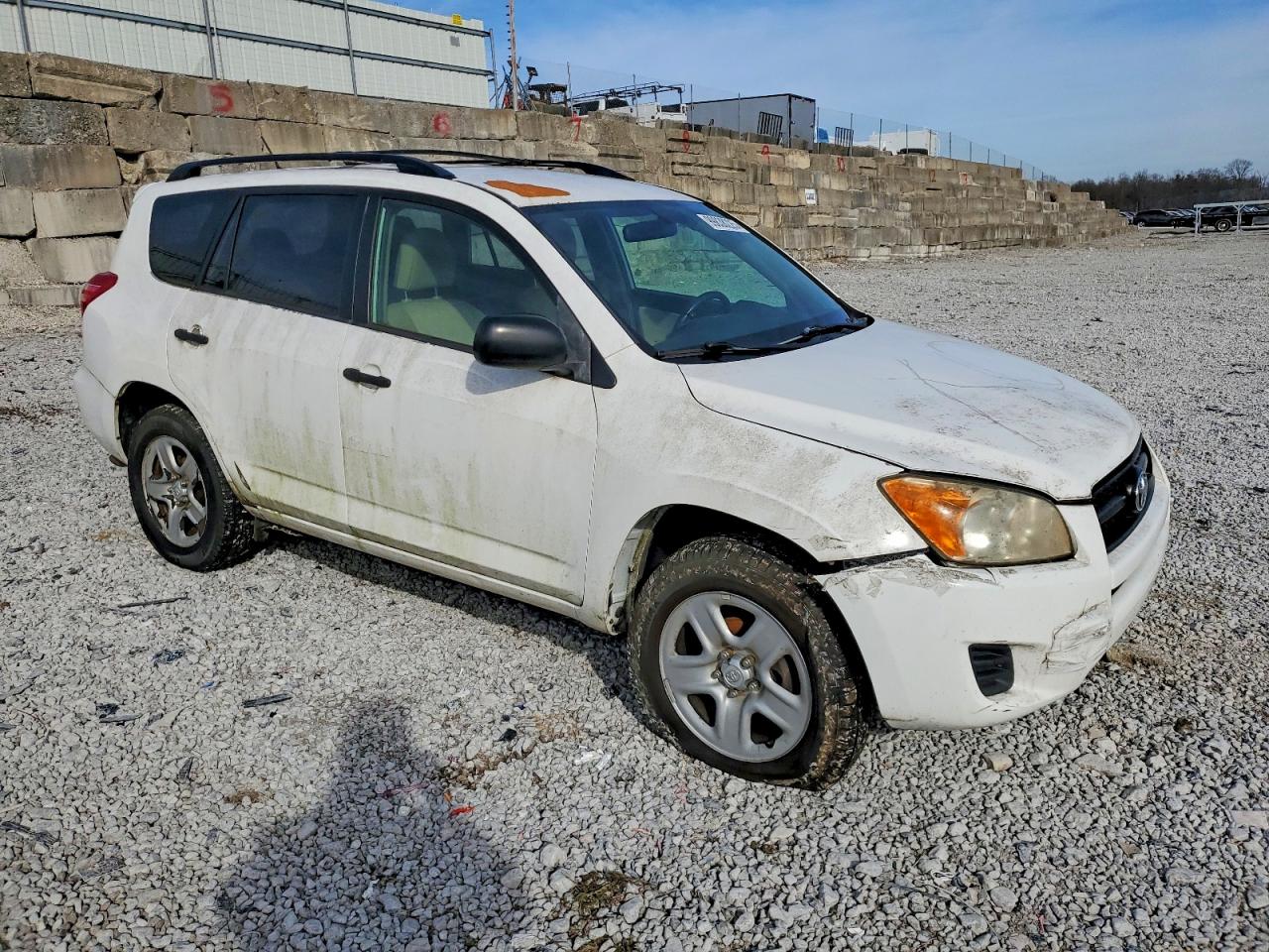 2011 TOYOTA RAV4 BASE photo 4