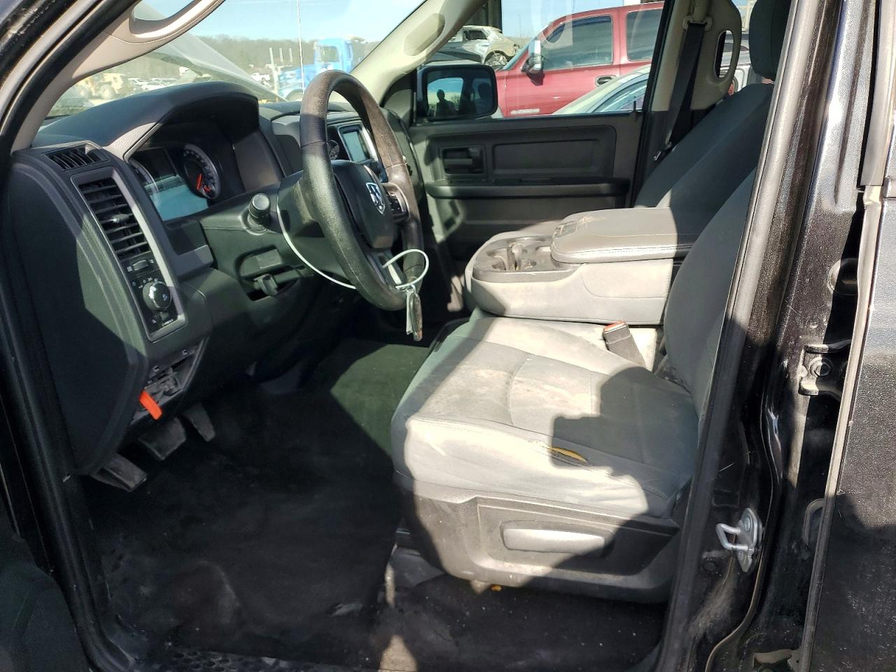 2017 RAM 1500 ST photo 13