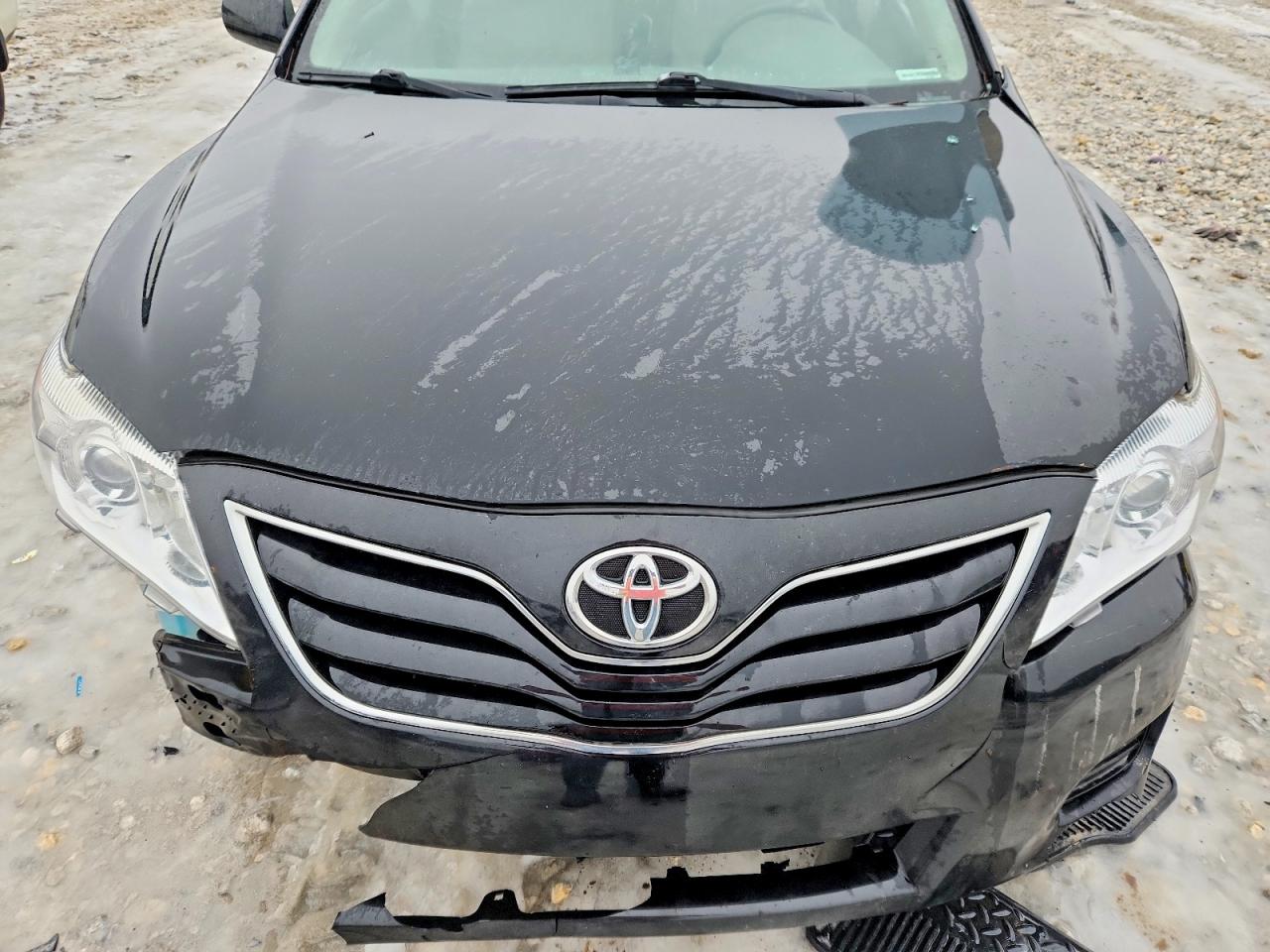 2011 TOYOTA CAMRY BASE photo 11