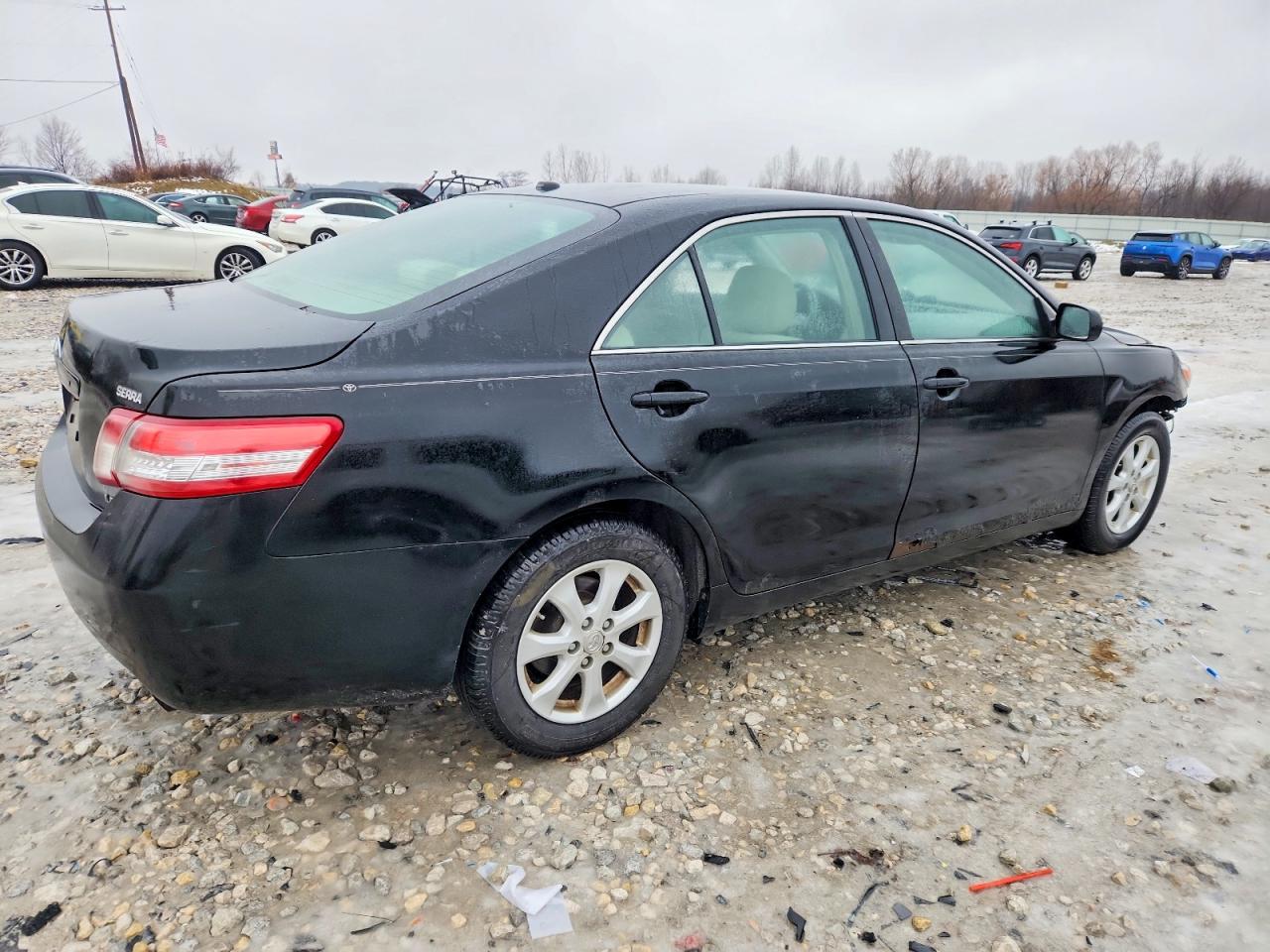2011 TOYOTA CAMRY BASE photo 3