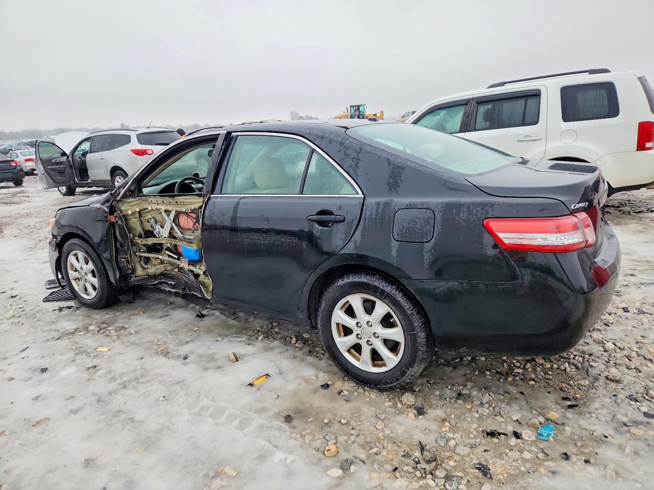 2011 TOYOTA CAMRY BASE photo 2