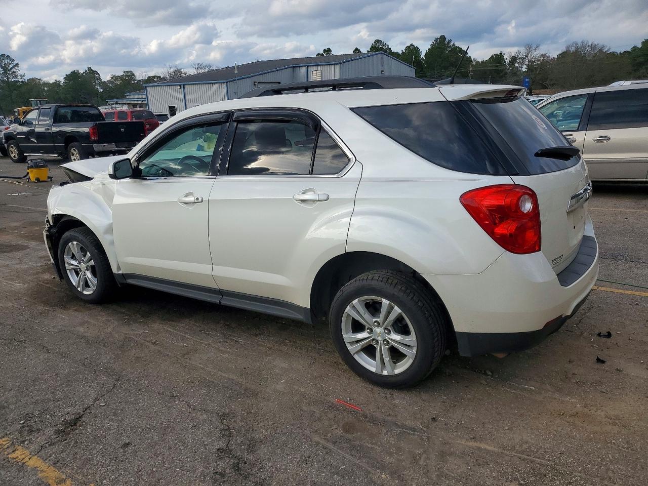 2013 CHEVROLET EQUINOX LT photo 2
