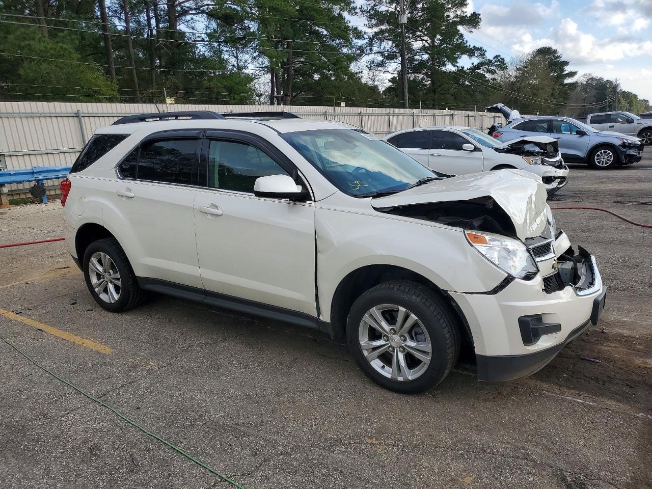 2013 CHEVROLET EQUINOX LT photo 4