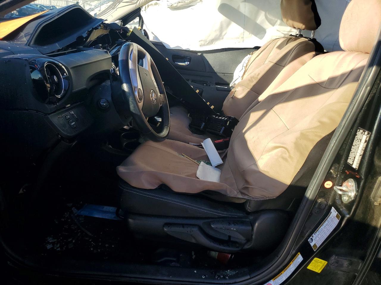 2015 TOYOTA PRIUS C photo 7