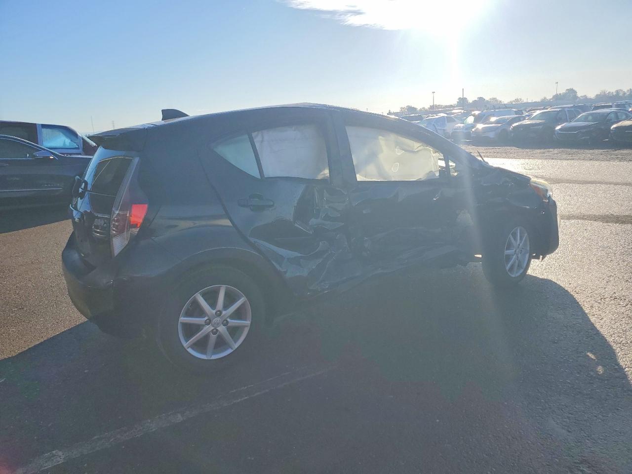 2015 TOYOTA PRIUS C photo 3