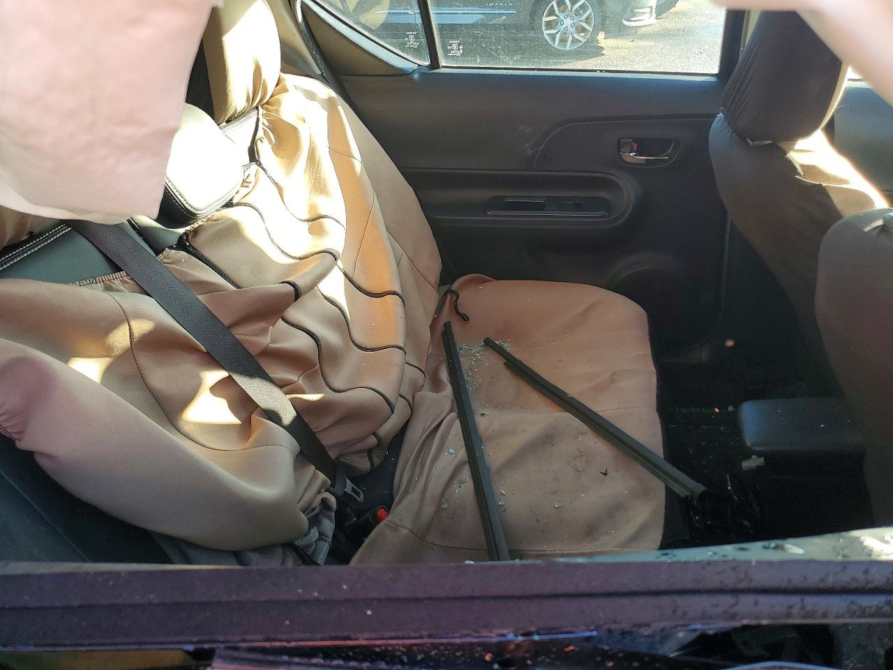 2015 TOYOTA PRIUS C photo 10