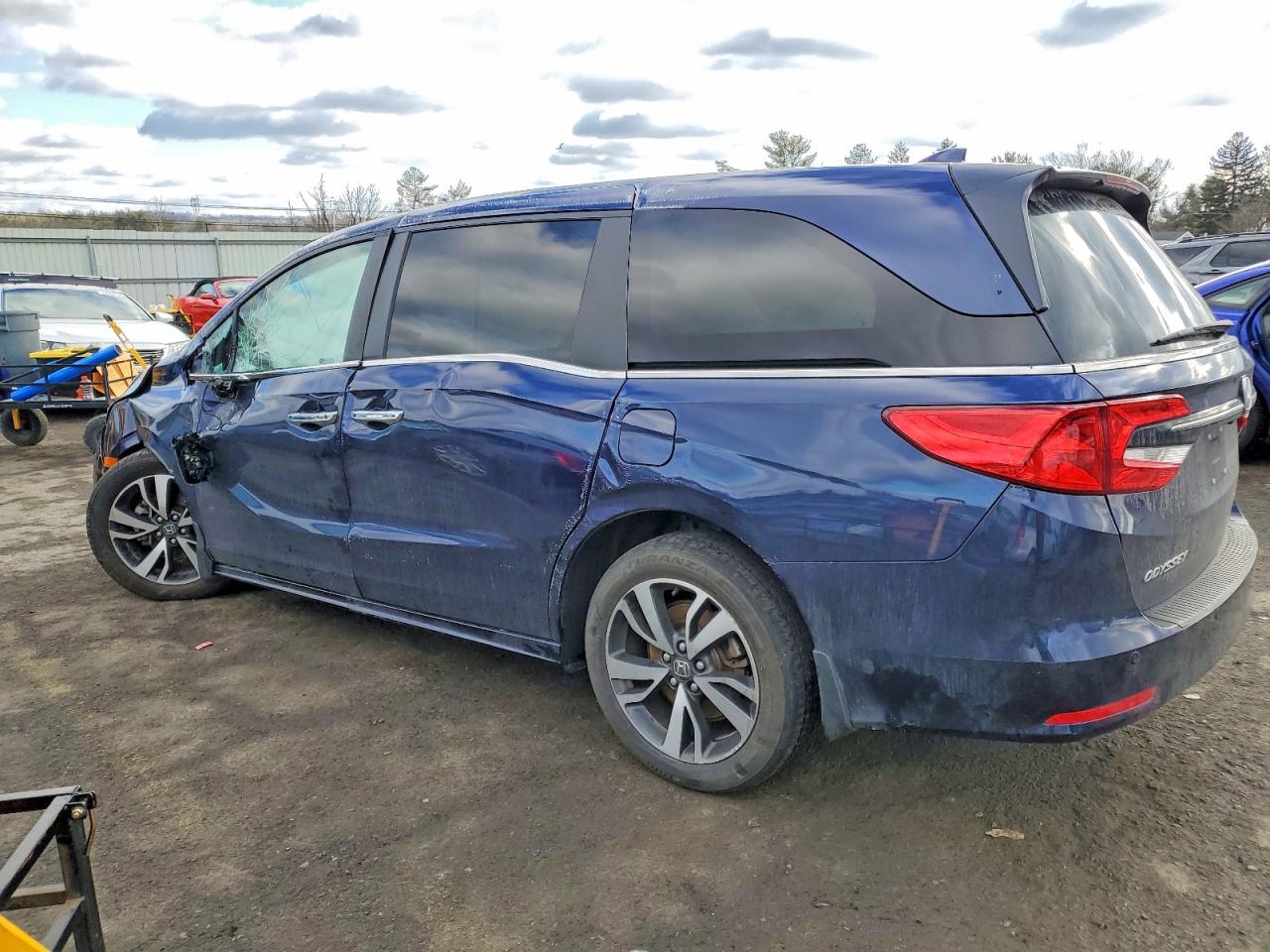 2023 HONDA ODYSSEY TOURING photo 2