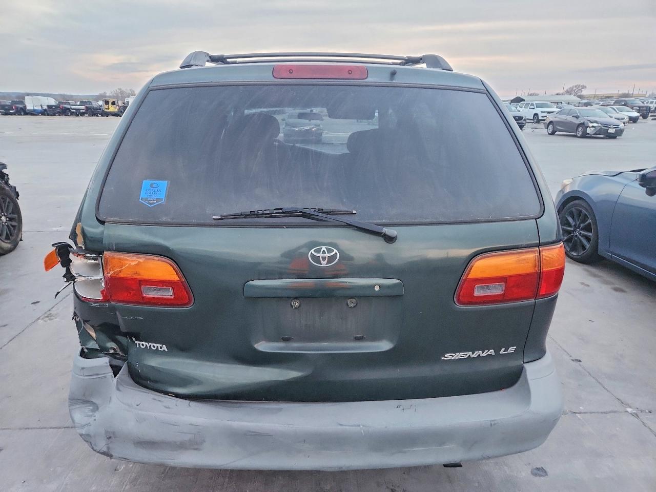2000 TOYOTA SIENNA LE photo 6