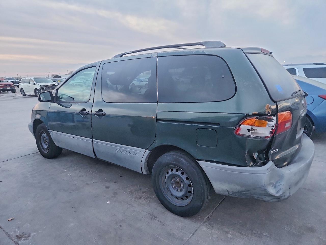 2000 TOYOTA SIENNA LE photo 2