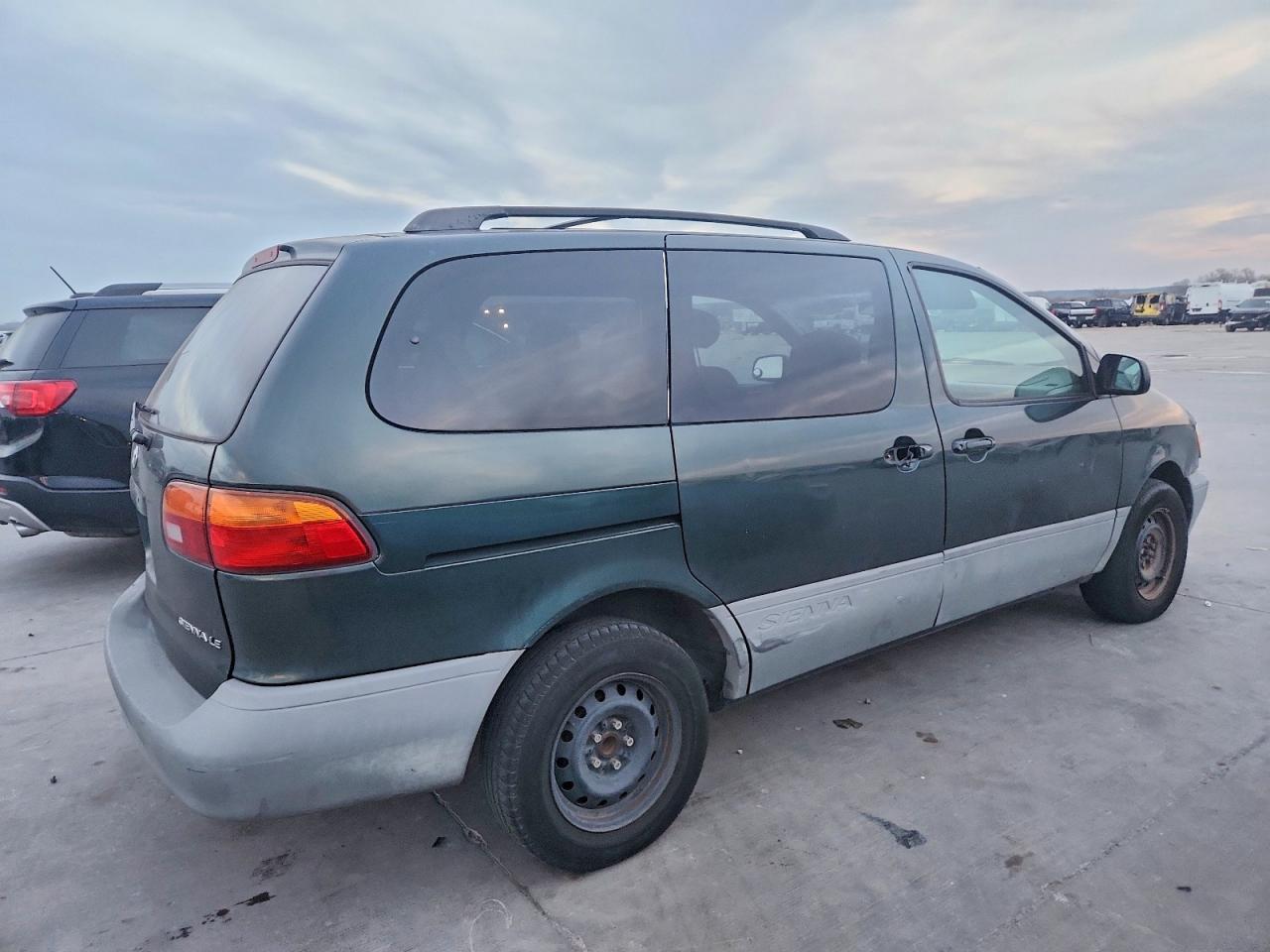 2000 TOYOTA SIENNA LE photo 3
