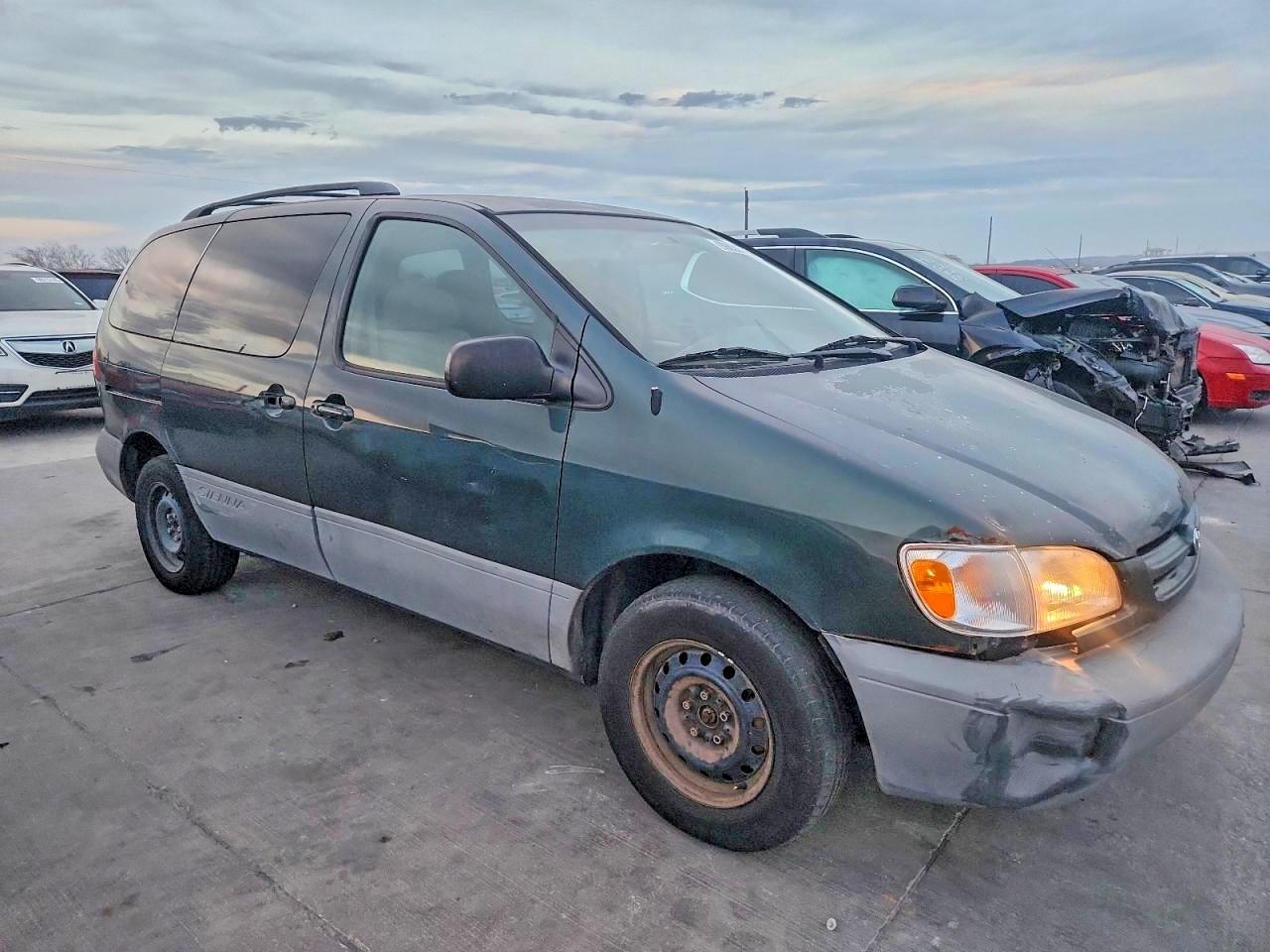 2000 TOYOTA SIENNA LE photo 4