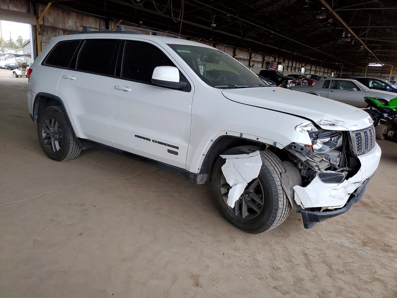 2016 JEEP GRAND CHEROKEE LAREDO photo 7