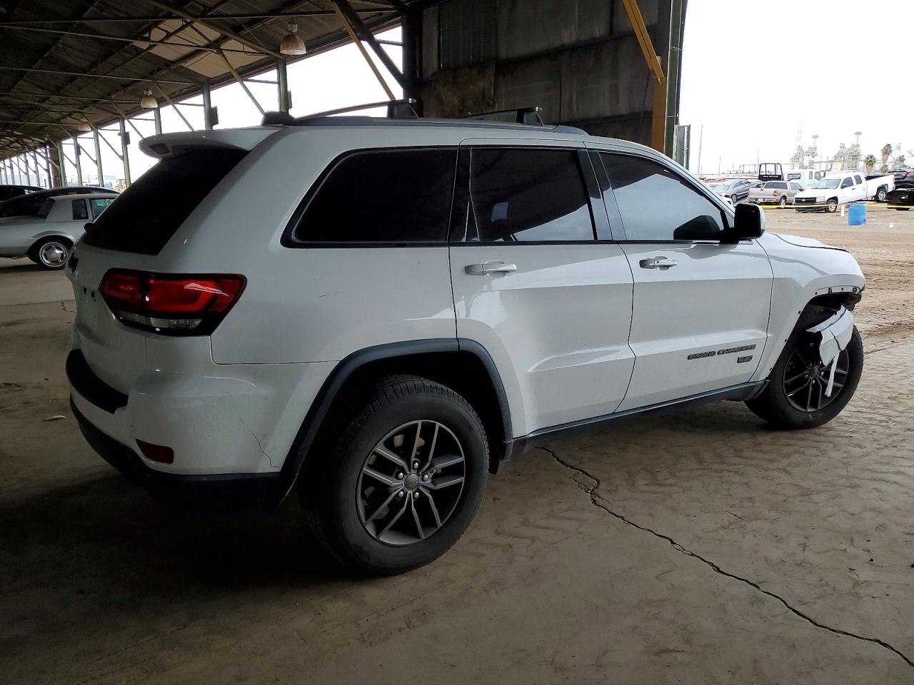 2016 JEEP GRAND CHEROKEE LAREDO photo 5
