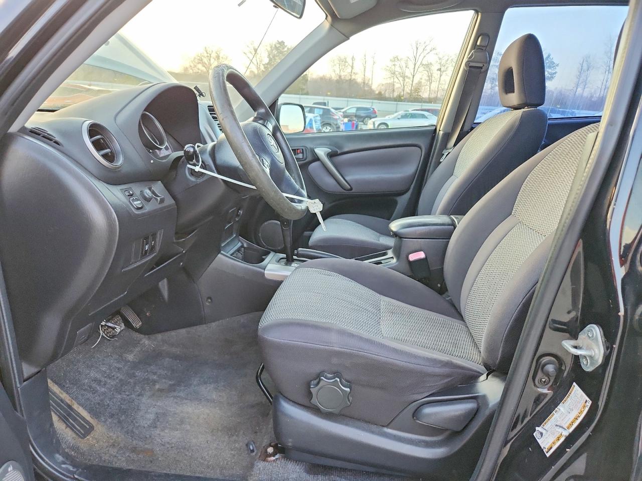 2005 TOYOTA RAV4 photo 7