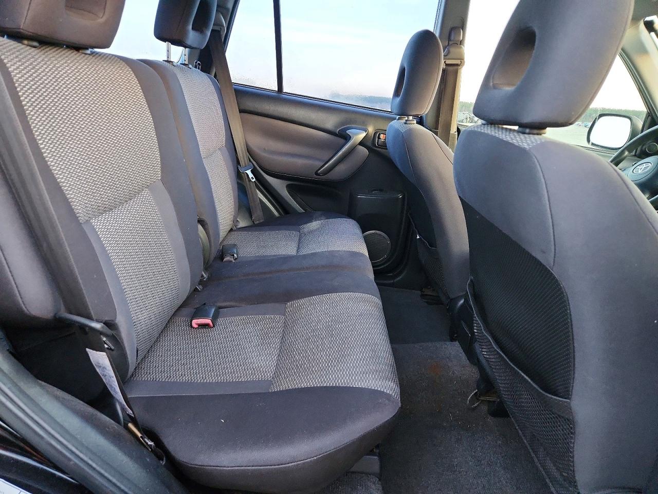 2005 TOYOTA RAV4 photo 11