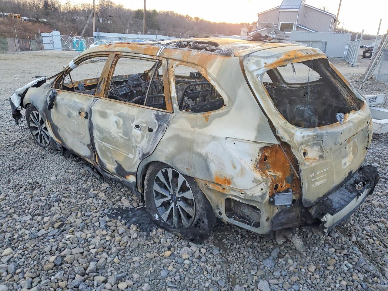 2015 SUBARU OUTBACK 3.6R LIMITED photo 2