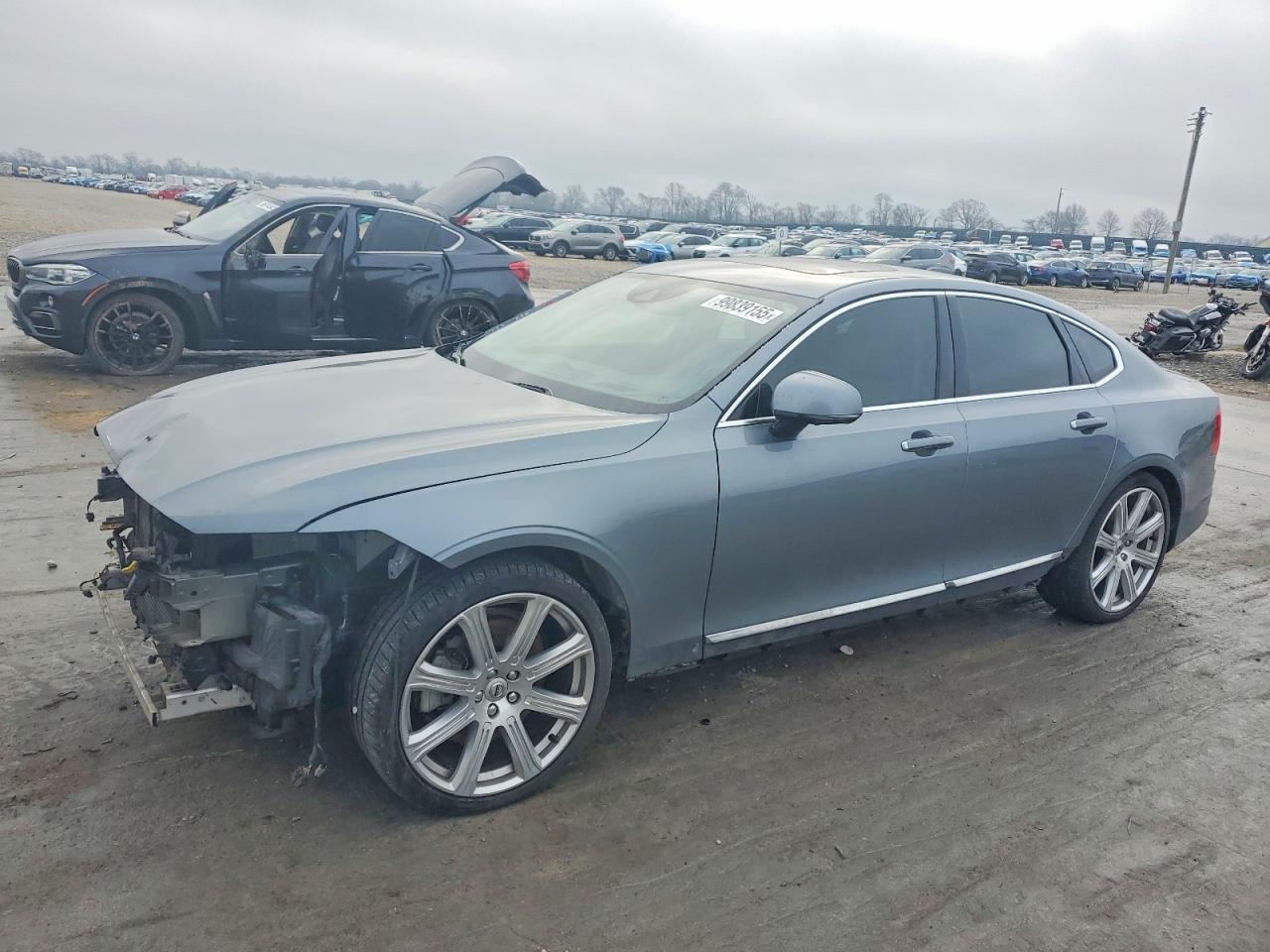 2017 VOLVO S90