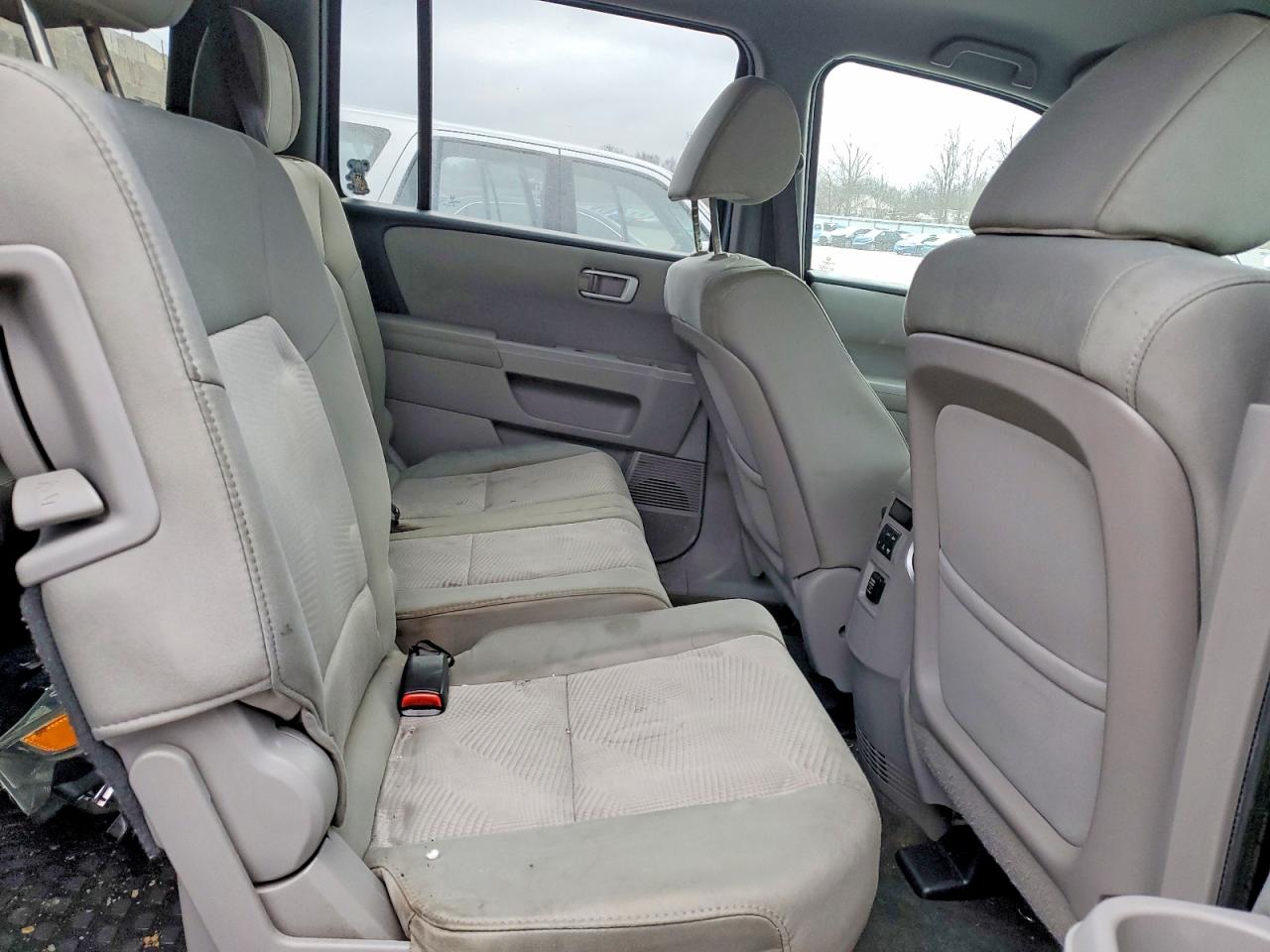 2013 HONDA PILOT LX photo 31