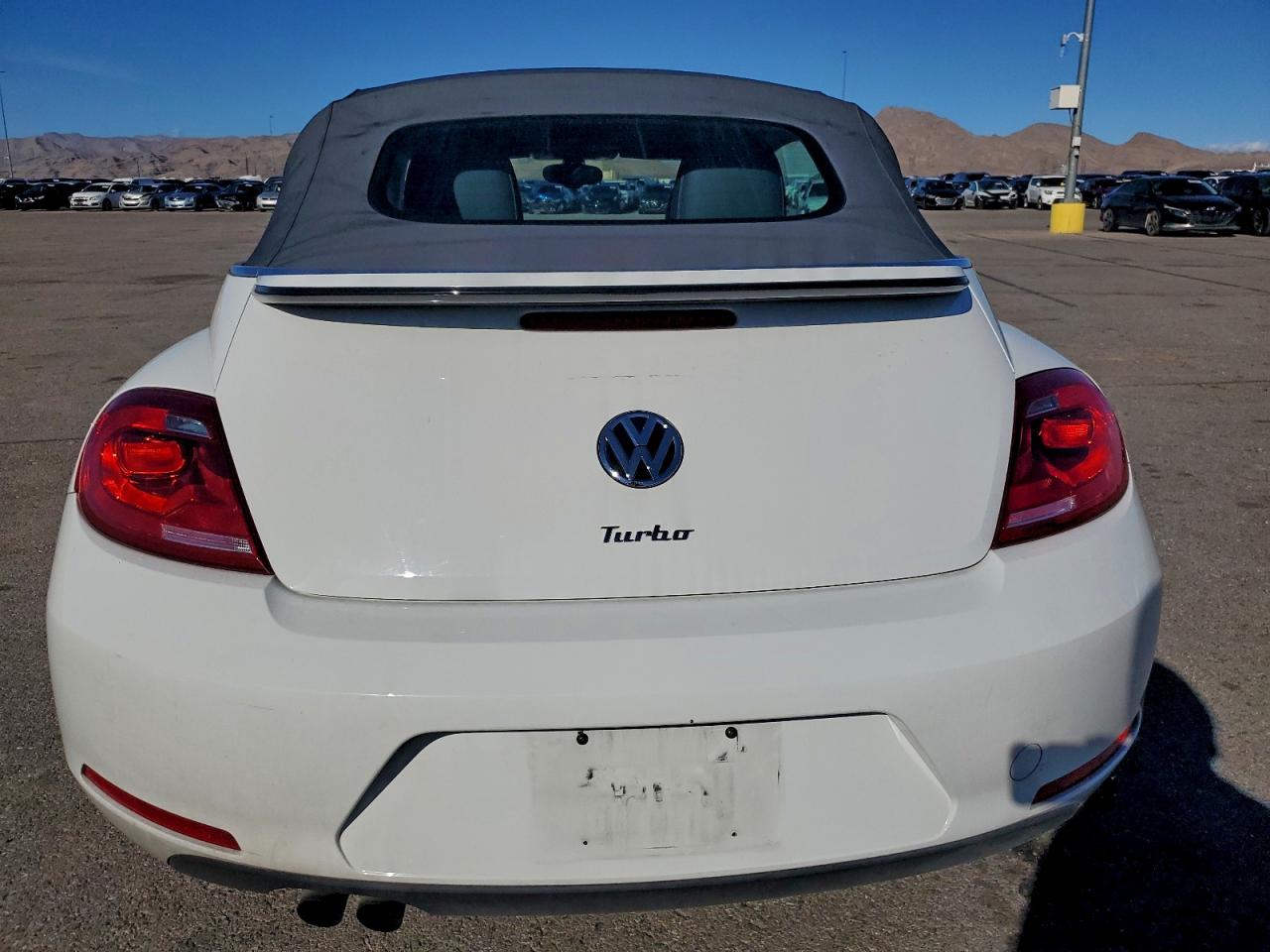 2016 VOLKSWAGEN BEETLE S/SE photo 6