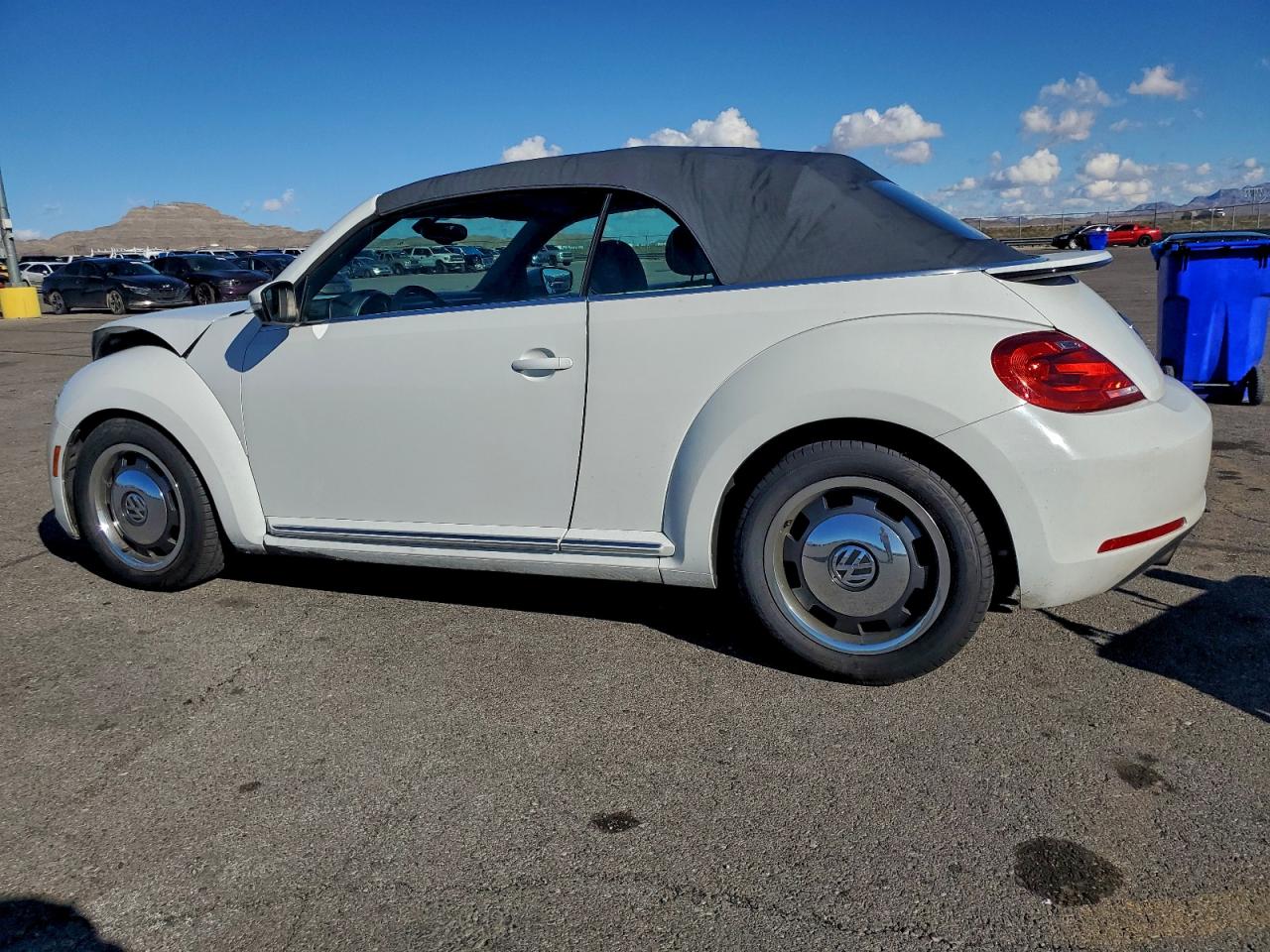 2016 VOLKSWAGEN BEETLE S/SE photo 2