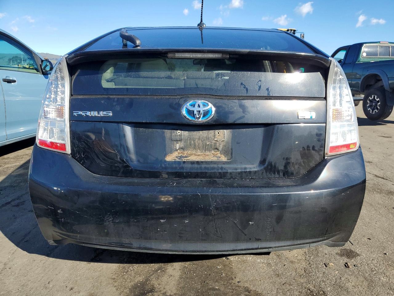 2010 TOYOTA PRIUS photo 6