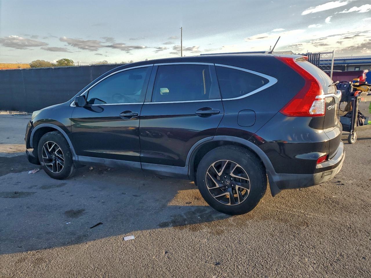 2016 HONDA CR-V SE photo 2
