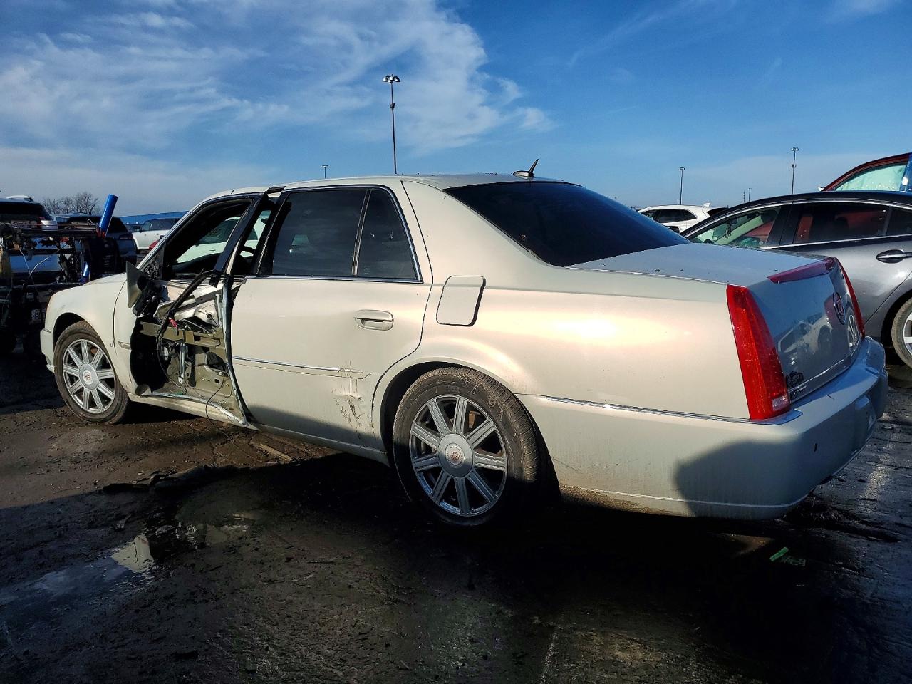 2007 CADILLAC DTS photo 3